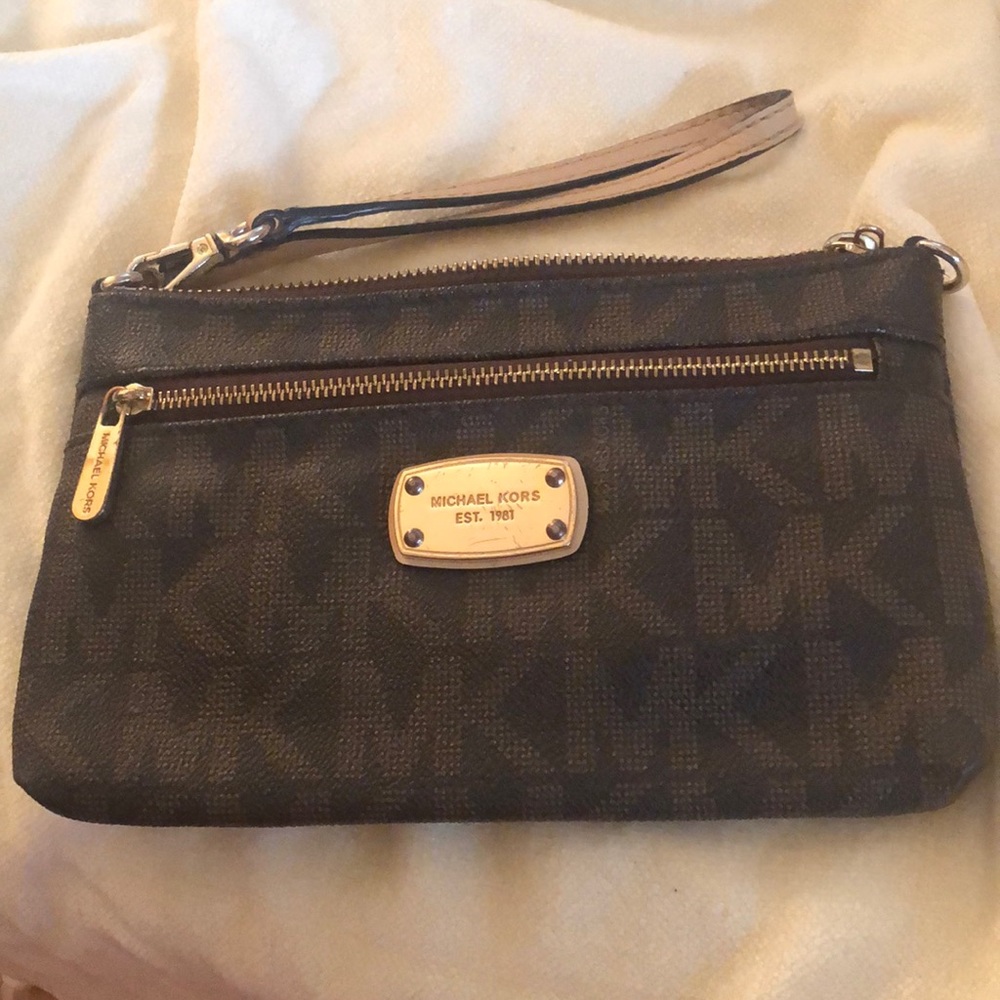 Michael Kors wristlet
